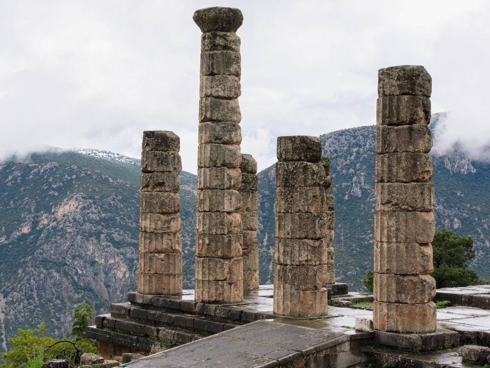 Delphi helicopter daily tour from Athens