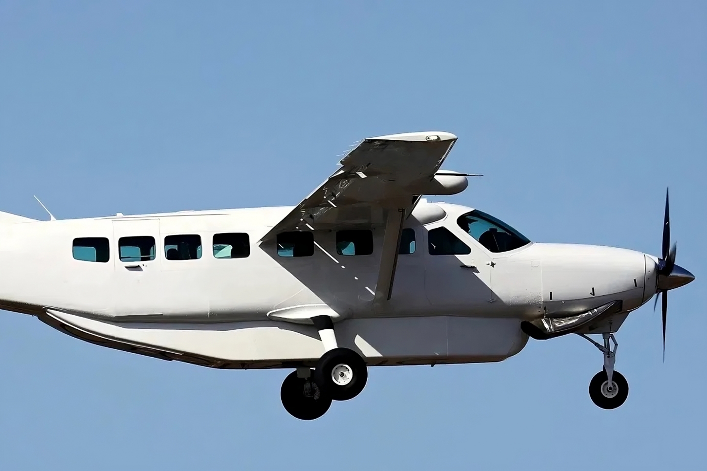 Cessna 208B Grand Caravan airplone img